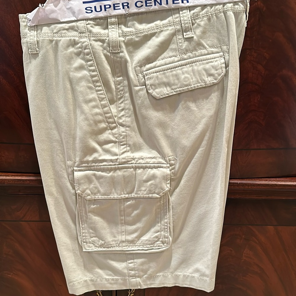 Men’s IZOD Cargo shorts size 40